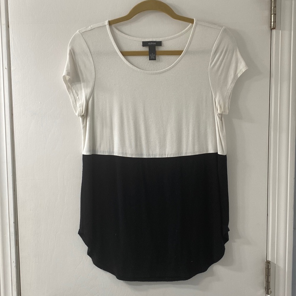 Black and White short sleeve top.